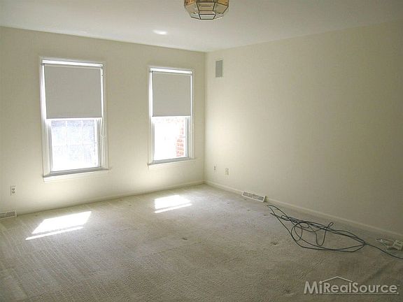 5th image of 145 Windwood Point