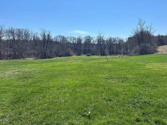 4th image of 390 Shettler Rd