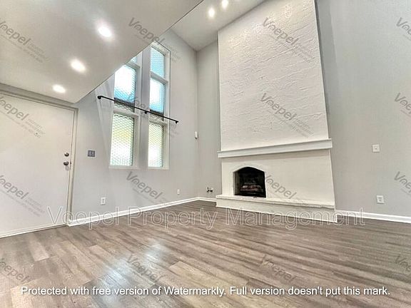 4th image of 4335 Oak St Unit 15