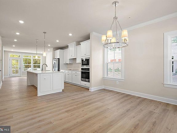 4th image of 205 Red Cedar Dr #3