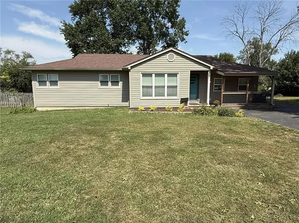 106 Sunset Ln, Excelsior Springs, MO 64024