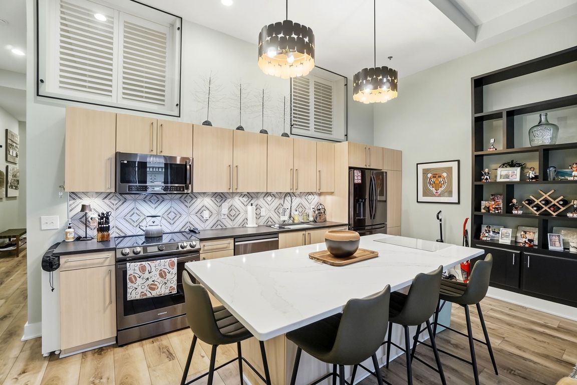 next background image