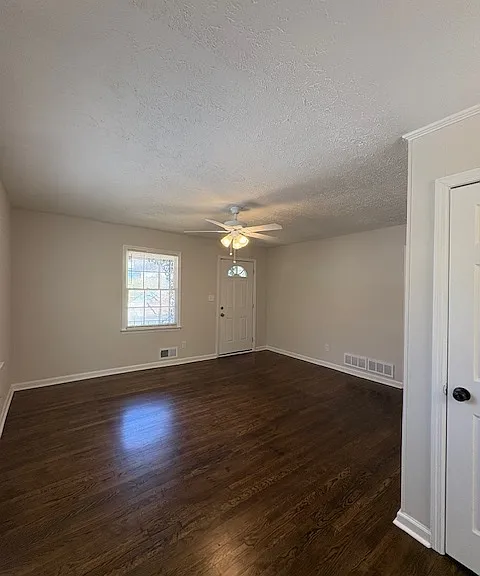 2068 Kenwood Pl SE — Photo 2