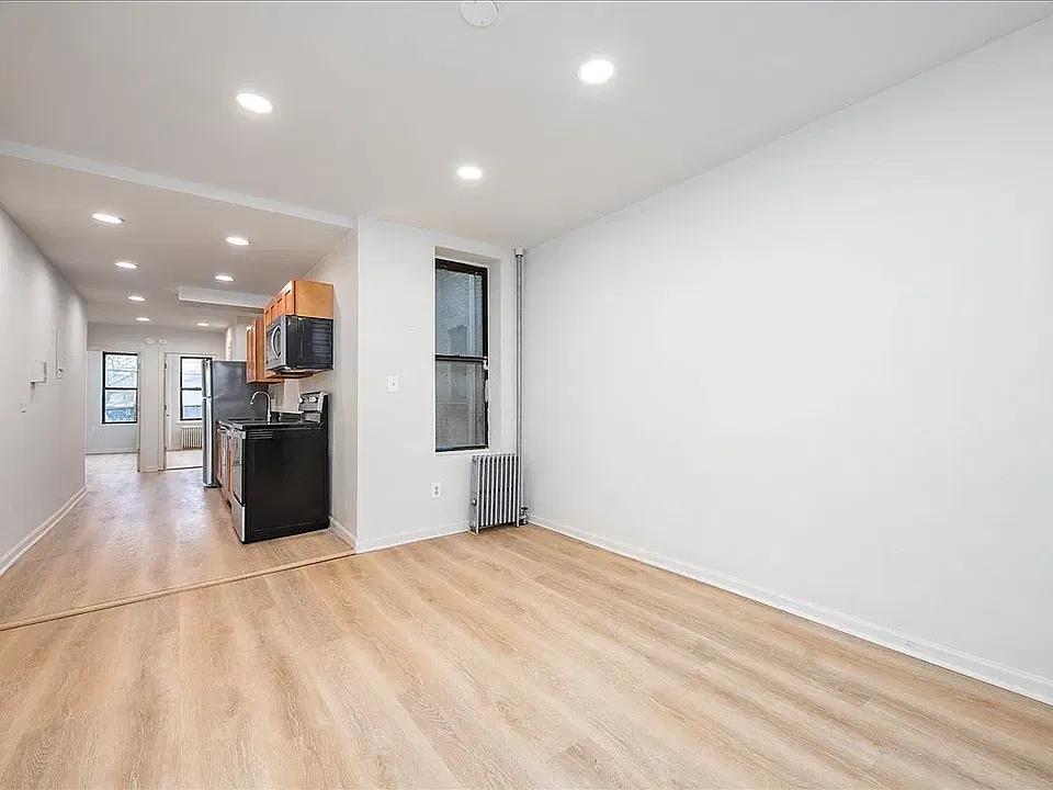 499 Saint Johns Pl #1R