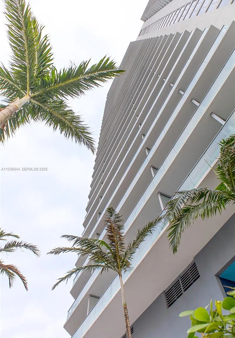 1 bed, 1.5 bath, 848 sqft, $4,300 — Photo 1