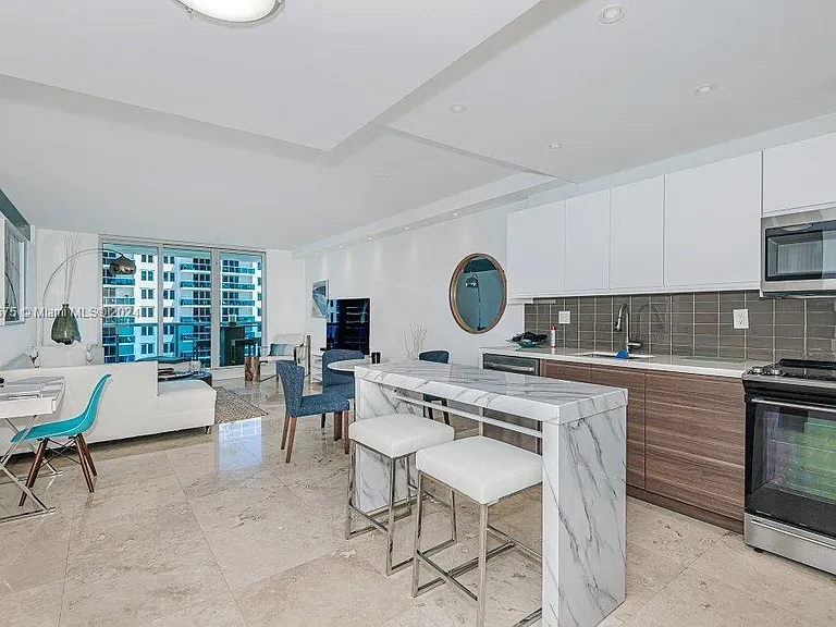 2301 Collins Ave #1117 — Photo 14