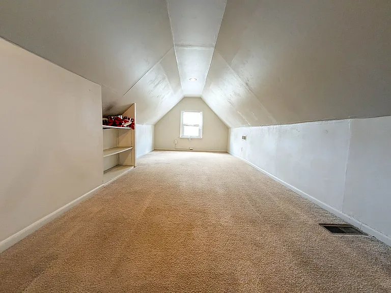 2322 Stratford Apts — Photo 11