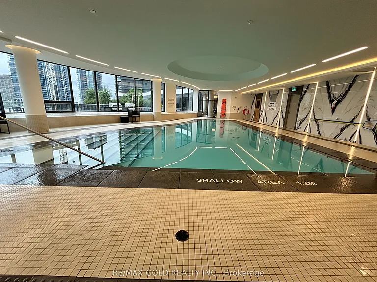 5105 Hurontario St #809 — Photo 31