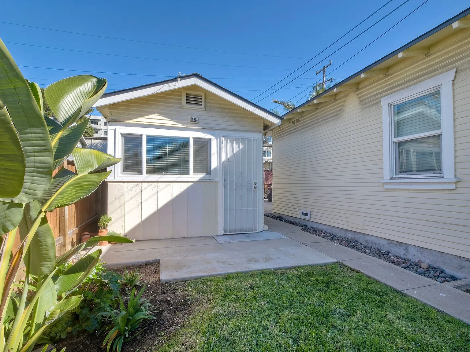 Studio, 250 sqft, $1,400 — Photo 1