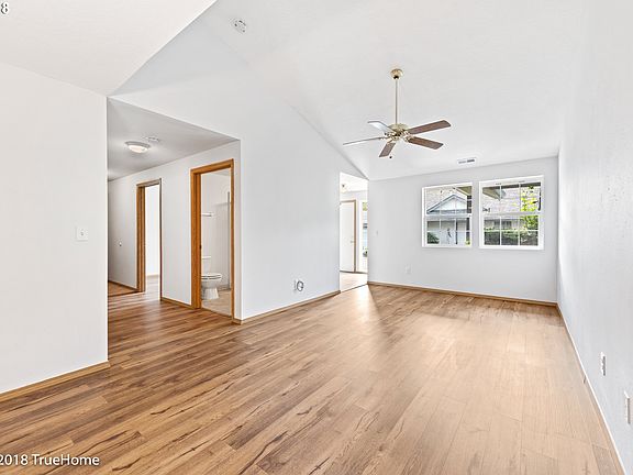 3rd image of 1006 NE 45th St APT B4