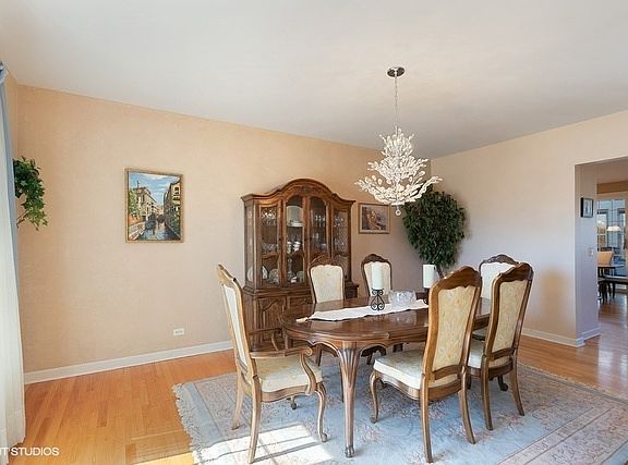 5th image of 18 Hawthorn Grove Dr