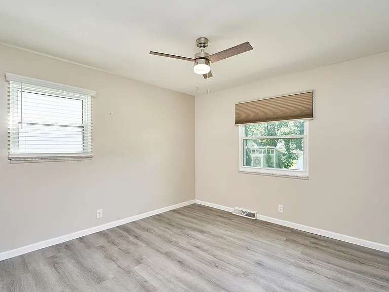 432 Mackinaw Ave — Photo 10