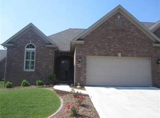 19 Prairie Vista Ct, Bloomington, IL 61704