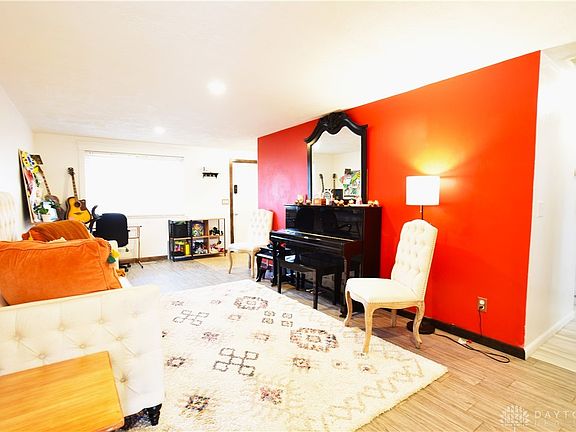 2nd image of 4929 Arrowview Dr