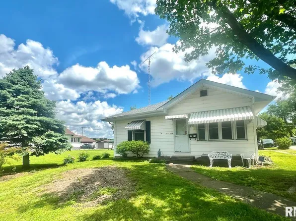 1206 N McLeansboro St, Benton, IL 62812