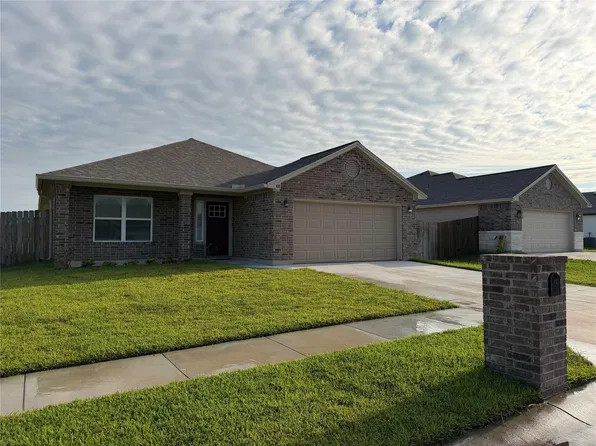 108 Boulder Ridge Dr, Cuero, TX 77954