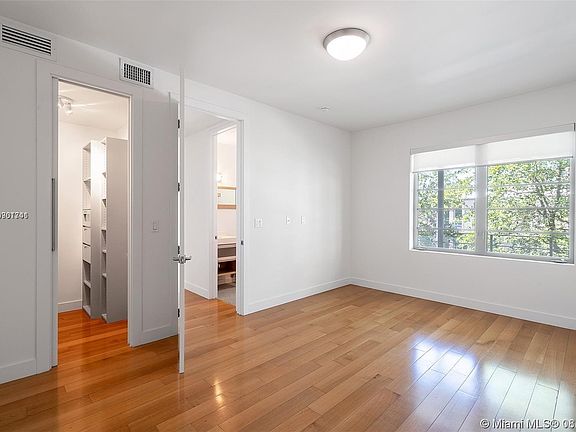4th image of 2031 Meridian Ave APT 10