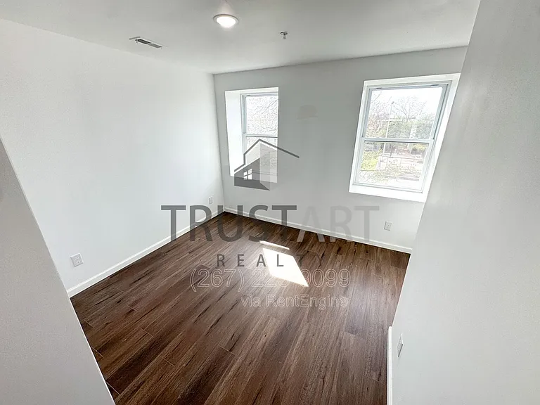 2317 N 15th St #4 — Photo 11