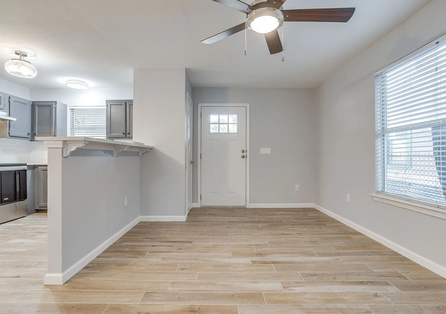 Freshly Remodeled 3 Bed- 2 Bath Garage Apartment Available for New Tenant- One Side of Duplex- 76103 — Photo 3