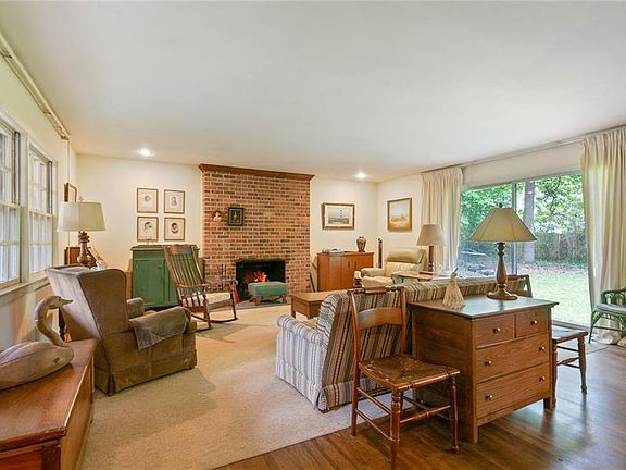 3rd image of 535 Kerry Lake Dr