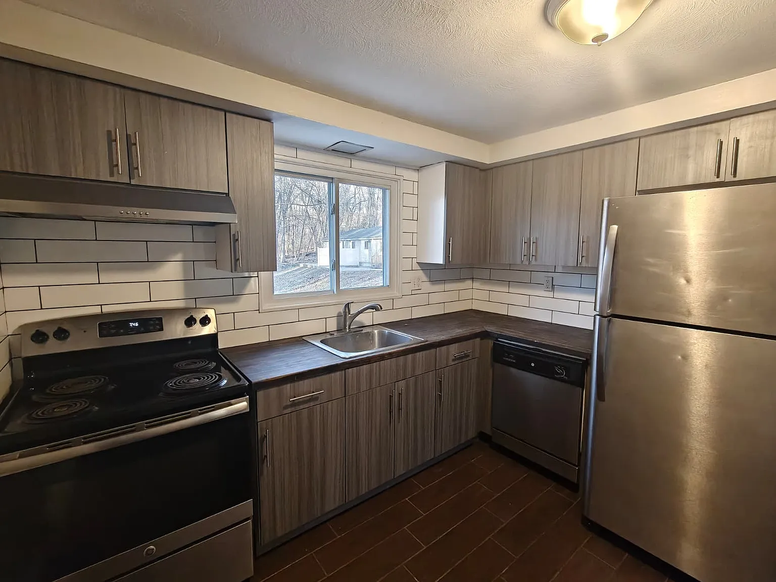 3 bed, $1,950 — Photo 1