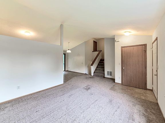 4th image of 792 Gladstone Ave