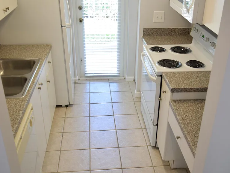 1136 Town Center Dr #14 — Photo 5