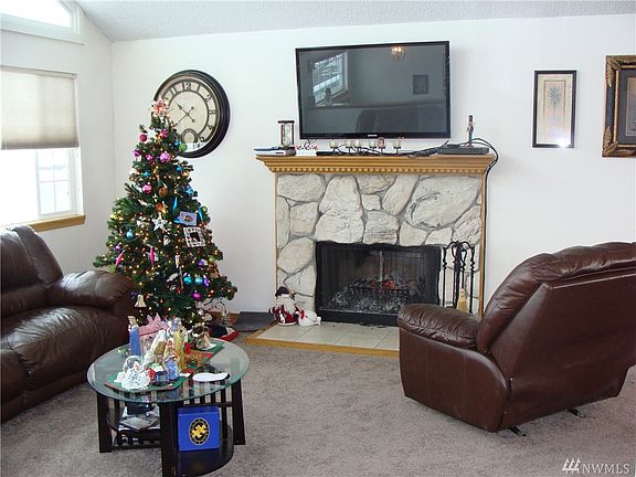2nd image of 305 Belmont Ave
