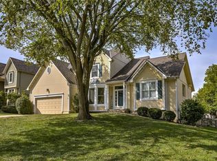 3604 NW Winding Woods Dr, Lees Summit, MO 64064