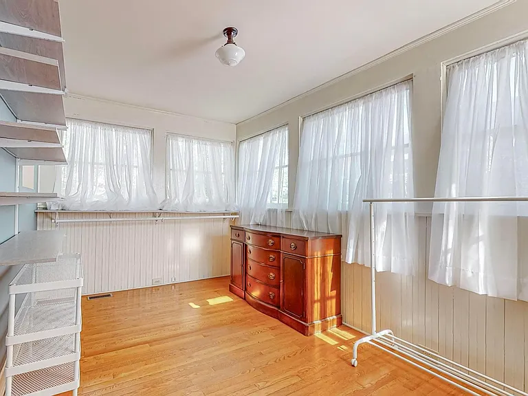 115 Elm St NE — Photo 18
