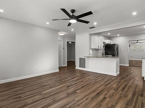 5th image of 603 HINTON CRESCENT