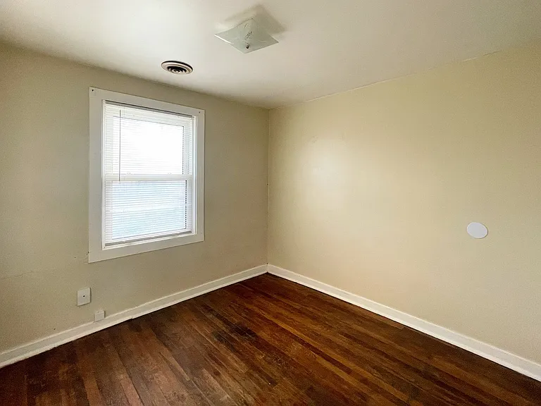 939 E 9th Ave — Photo 10