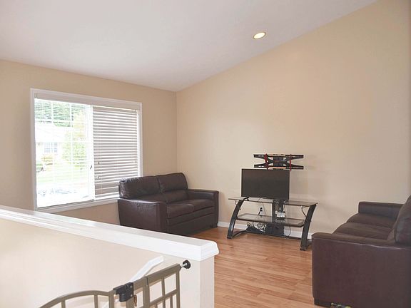 4th image of 1516 Amberly Dr SE
