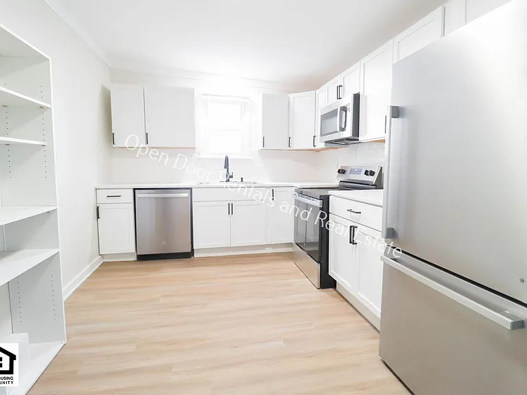 2323 Fox Ave — Photo 3