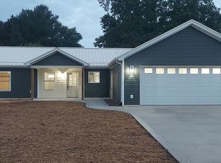 317 N Railroad St, Wolcottville, IN 46795