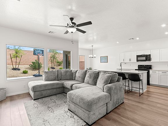 5th image of 1453 E White Hollow Ln