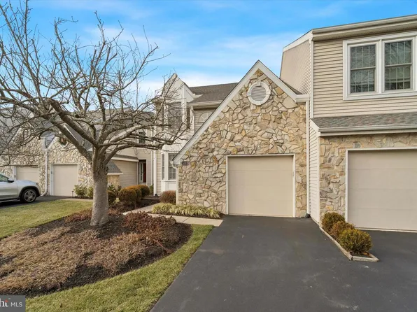 1004 Birdie Ln, Doylestown, PA 18901
