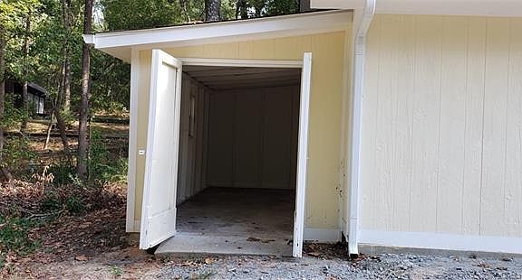 5th image of 180 Glenn Dr