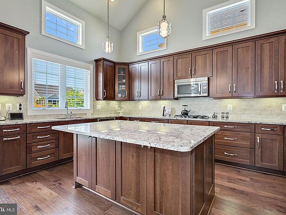 4th image of 15358 Admiral Baker Cir