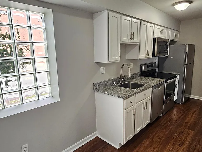 204 Cherry St #H1 — Photo 3