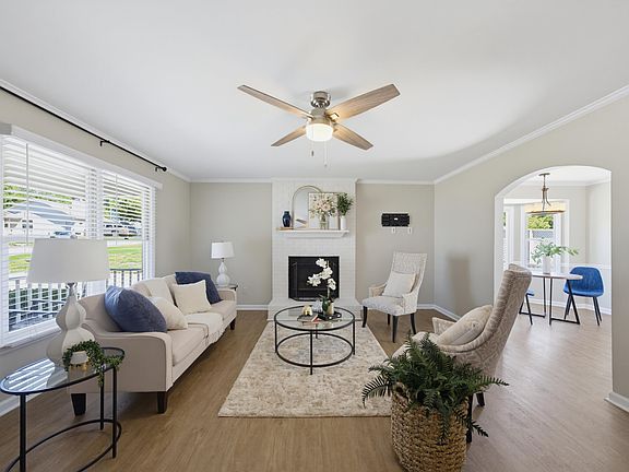 3rd image of 3532 Castlegate Dr