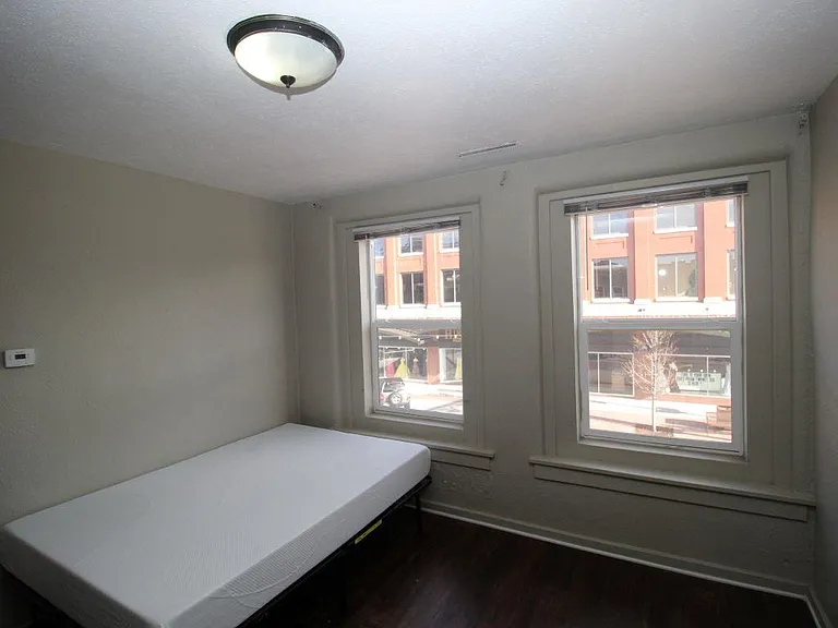 404 1/2 N Dewey St #11 — Photo 7