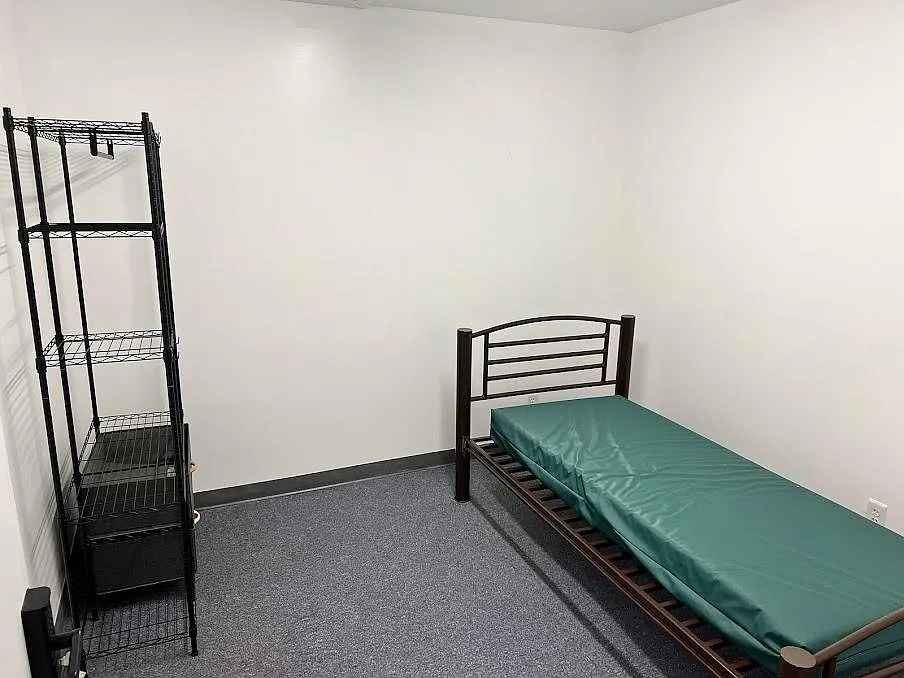 706 Julius Street - .Room 1 — Photo 1