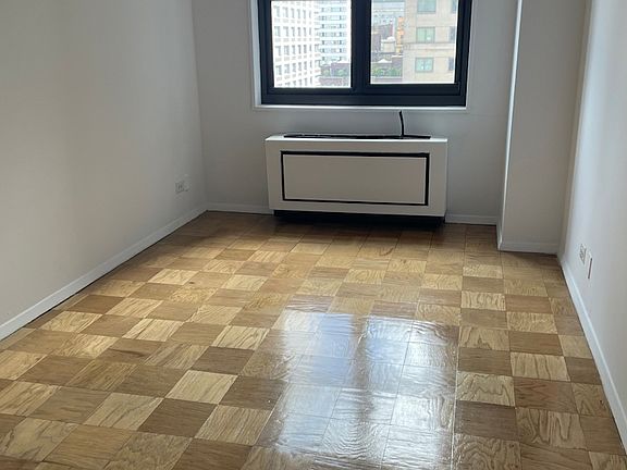 4th image of 200 E 72nd St APT 16D