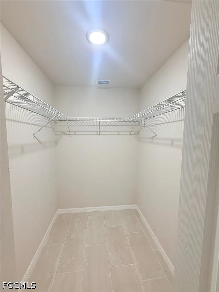 3 bed, 2.0 bath, 1200 sqft, $1,800 — Photo 4
