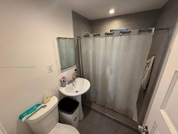 3rd image of 1299 NE 40th Ct