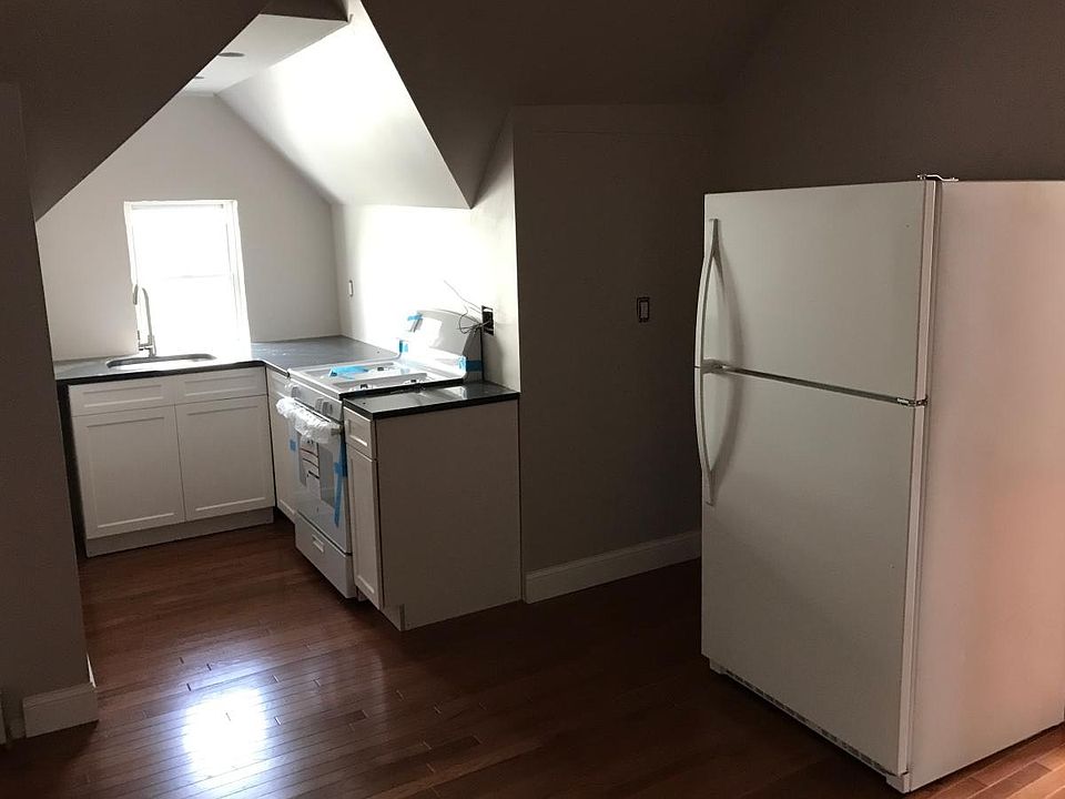 2nd image of 900 E 213th St APT 3F
