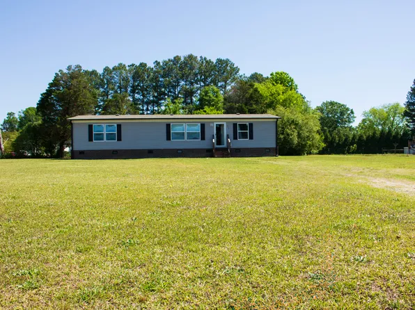 313 Old Country Ln, Selma, NC 27576