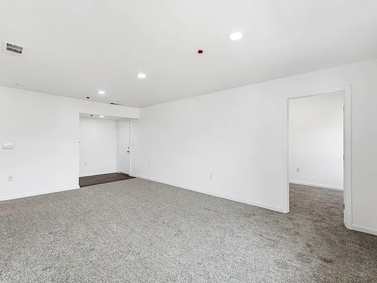 Oakbrook Apartments — Photo 48