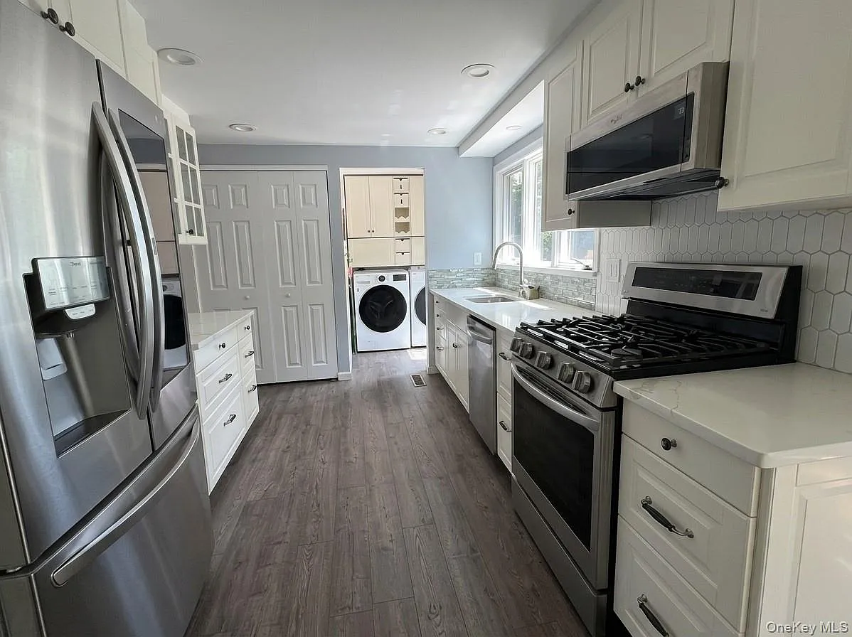 4 bed, 2.5 bath, 3000 sqft, $6,000 — Photo 3